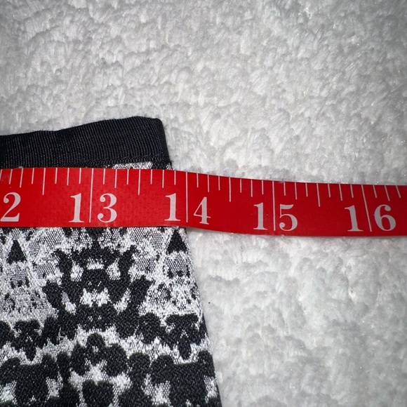 BRAND NEW.  NWT.  SKIRT. Size 6. H&M. $30. MUST BE BUNDLED - Picture 7 of 7